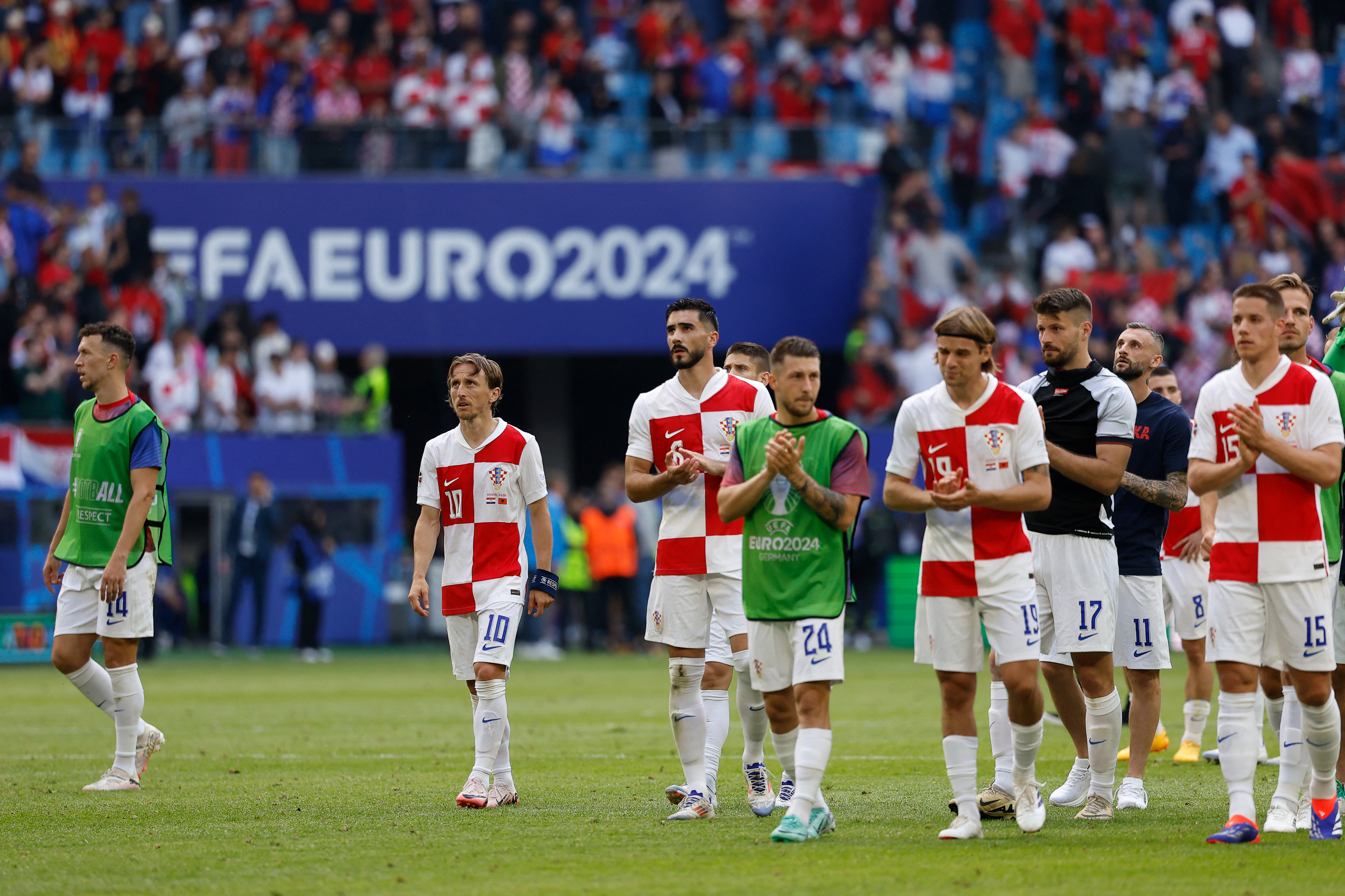 克罗地亚队逼平匈牙利,上演激烈对决,战绩斐然 克罗地亚队逼平匈牙利,上演激烈对决,战绩斐然