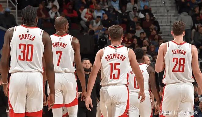 鹈鹕力克掘金，范弗利特带队取胜