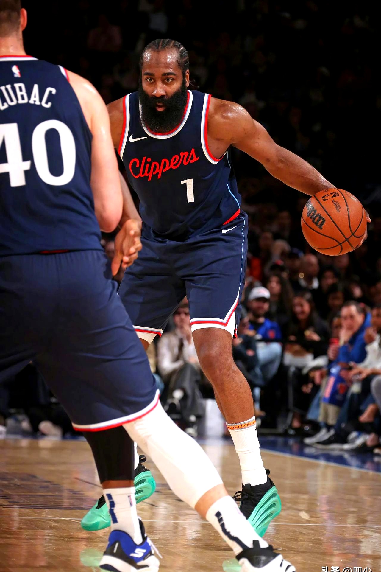 独行侠轻取新疆队，哈登点燃赛场的简单介绍