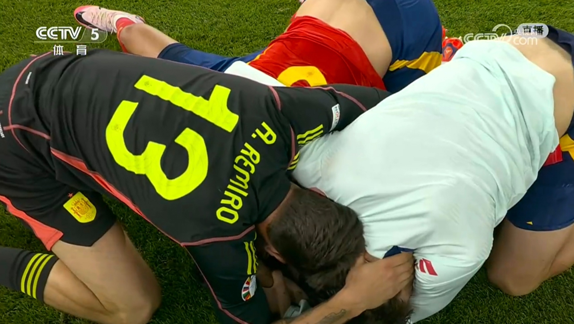 梅赛德斯横扫威廉姆斯，皮亚斯特里点燃赛场