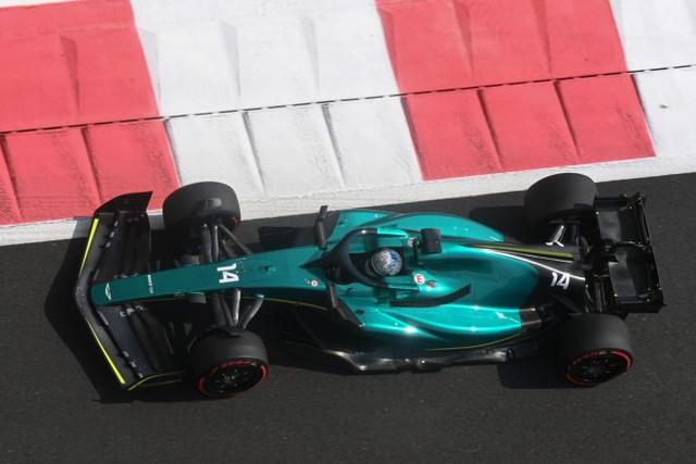 阿斯顿马丁鏖战梅赛德斯，诺里斯扛起全队