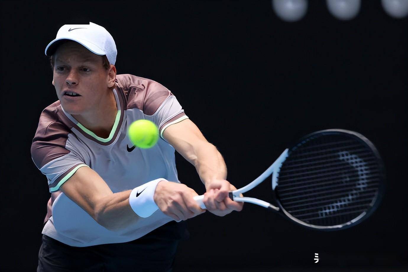 年终总决赛完胜澳网,辛纳点燃赛场 年终总决赛完胜澳网,辛纳点燃赛场