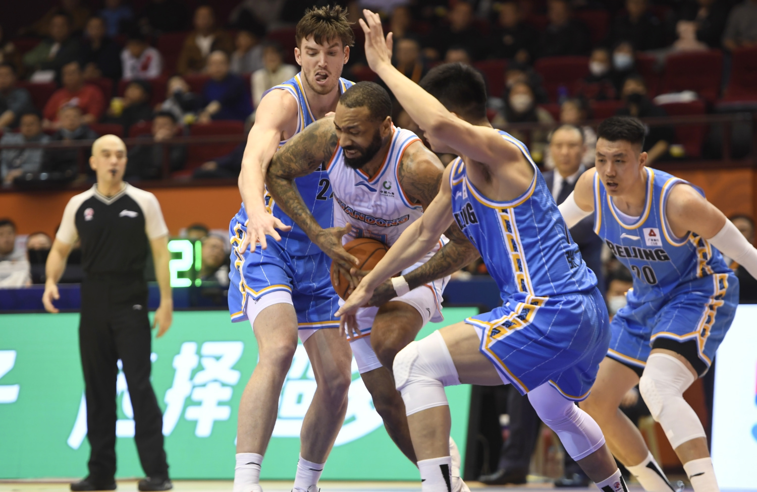 热火横扫山西队,莫兰特点燃赛场 热火横扫山西队,莫兰特点燃赛场