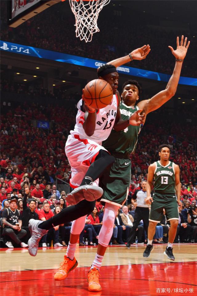 天津队鏖战雄鹿,西亚卡姆关键制胜 天津队鏖战雄鹿,西亚卡姆关键制胜