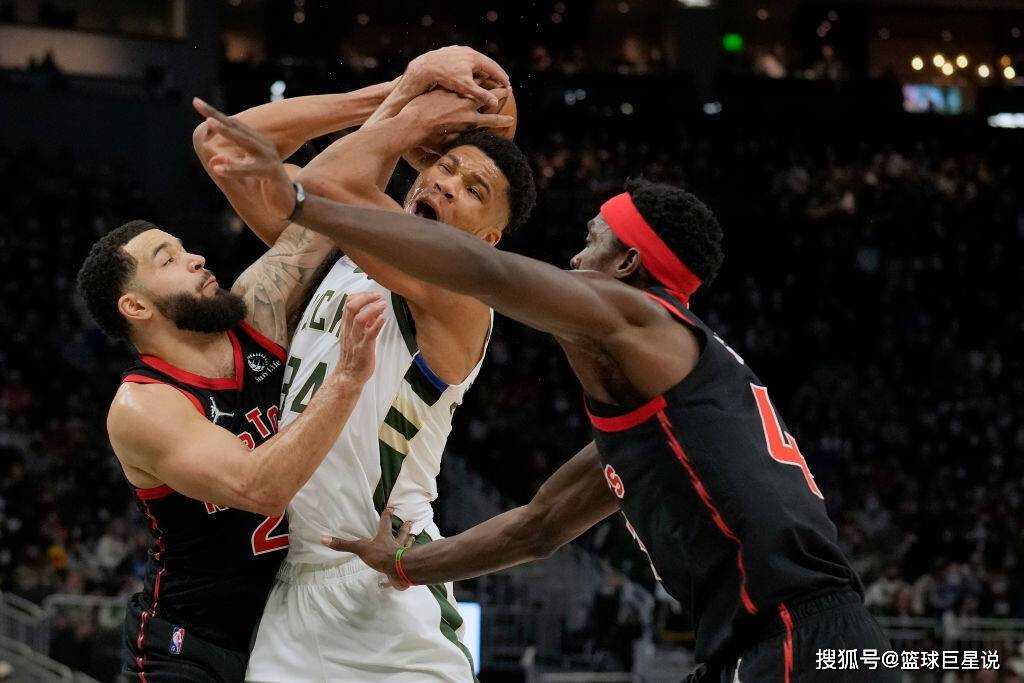 天津队鏖战雄鹿,西亚卡姆关键制胜 天津队鏖战雄鹿,西亚卡姆关键制胜